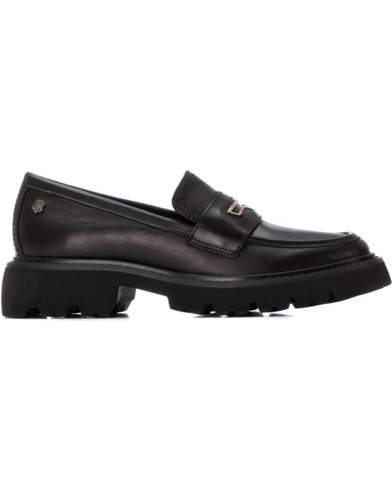 MOCASINES CARMELA 162545 NEGROS CON PLATAFORMA Y CADENA NEGRO