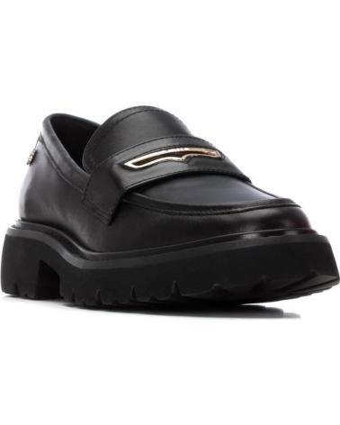 MOCASINES CARMELA 162545 NEGROS CON PLATAFORMA Y CADENA NEGRO