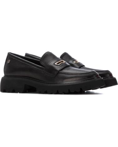 MOCASINES CARMELA 162545 NEGROS CON PLATAFORMA Y CADENA NEGRO