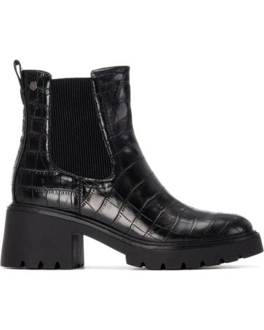 CARMELA 162563 BLACK CHELSEA BOOT WITH CROCODILE EMBOSSING AND TRACK SOLE NEGRO