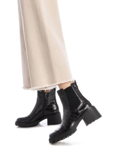 CARMELA 162563 BLACK CHELSEA BOOT WITH CROCODILE EMBOSSING AND TRACK SOLE NEGRO