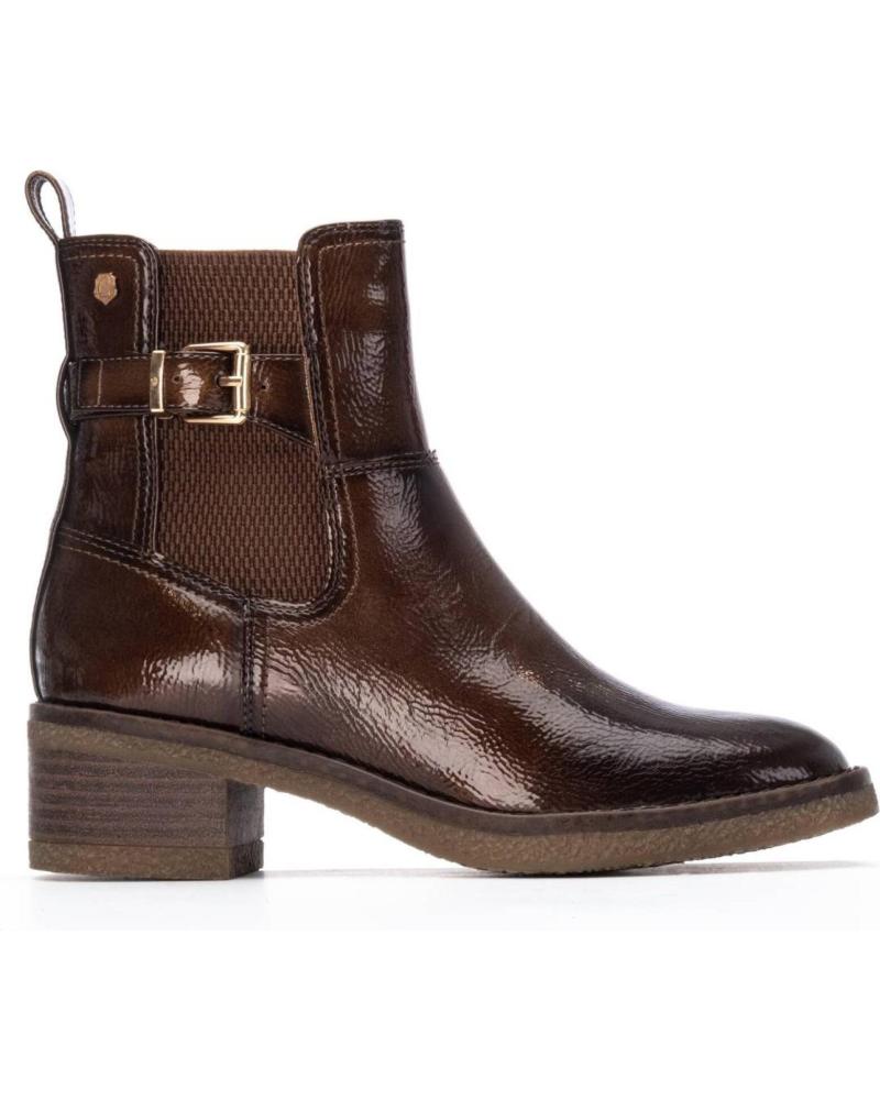 BOTA CHELSEA DE PIEL CARMELA 162579 TAUPE CON HEBILLA DECORATIVA TAUPE