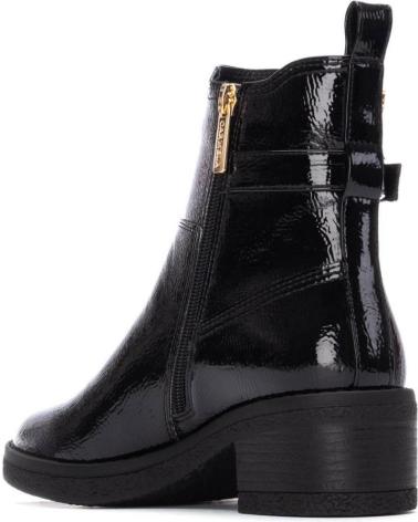 BOTA CHELSEA DE PIEL CARMELA 162579 NEGRO CON HEBILLA DECORATIVA NEGRO