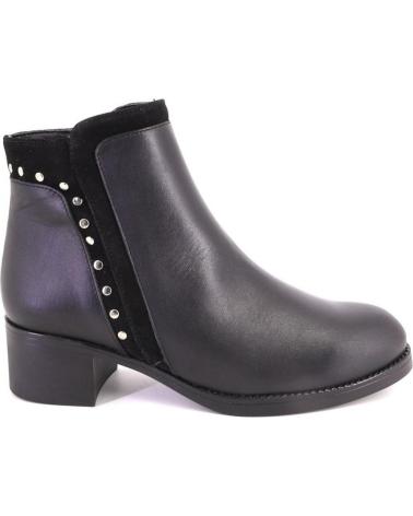 BOTINES DE PIEL NEGRA DESIREÉ KRIM3 CON TACHUELAS NEGRO