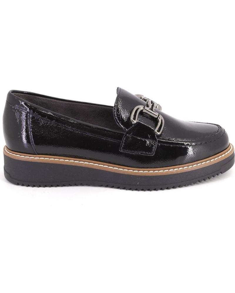 PITILLOS 10760 BLACK PATENT LEATHER LOAFERS WITH DECORATIVE CHAIN NEGRO