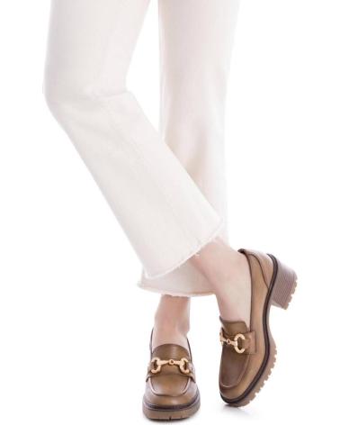 XTI 144274 MOCASSIM TAUPE COM SALTO E DETALHE DE CORRENTE TAUPE