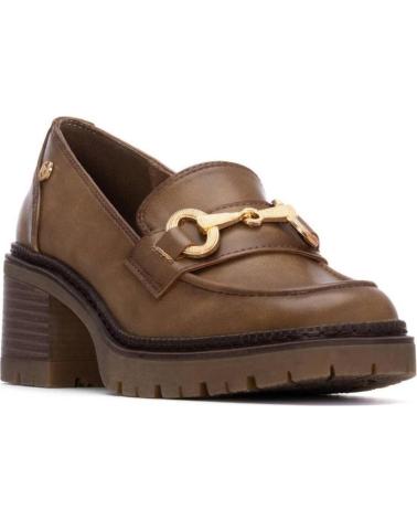XTI 144274 MOCASSIM TAUPE COM SALTO E DETALHE DE CORRENTE TAUPE