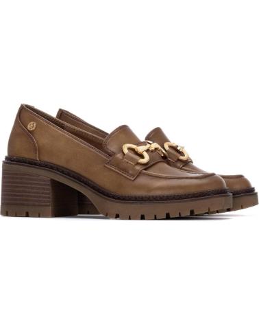 XTI 144274 MOCASSIM TAUPE COM SALTO E DETALHE DE CORRENTE TAUPE