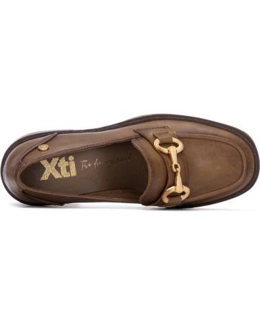 XTI 144274 MOCASSIM TAUPE COM SALTO E DETALHE DE CORRENTE TAUPE