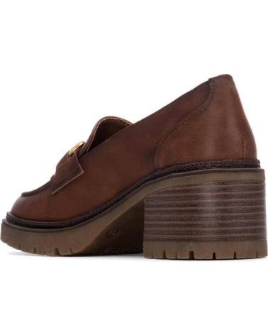 XTI 144274 MOCASSIM CAMEL COM SALTO E DETALHE DE CORRENTE CAMEL