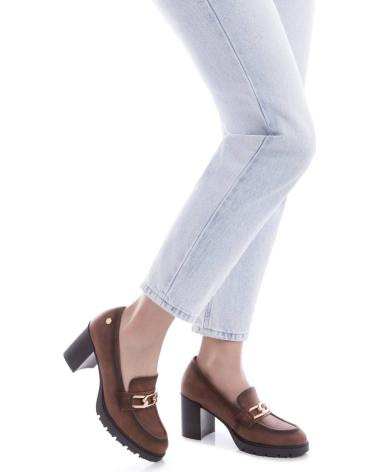 MOCASSIM XTI 144302 CAMEL COM PLATAFORMA E CORRENTE DOURADA CAMEL