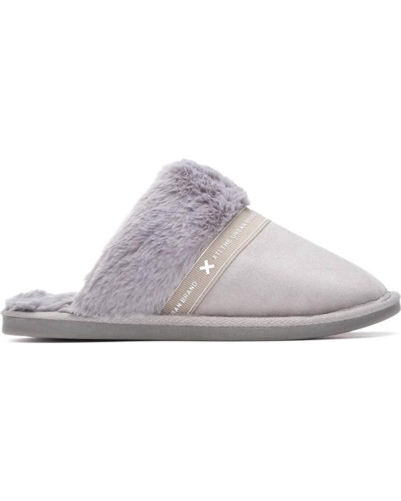 XTI 144571 GREY HOUSE SLIPPERS WITH FUR LINING GRIS