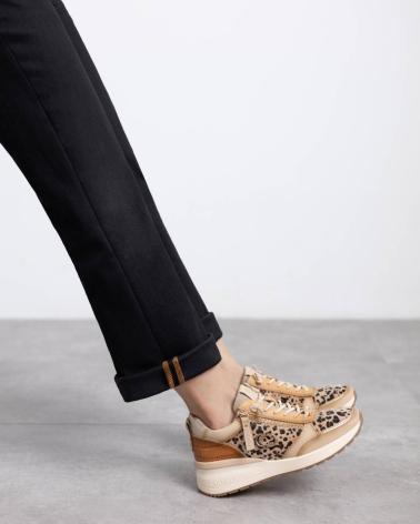 ZAPATILLAS CARMELA 162653 BEIGE CON ANIMAL PRINT Y CREMALLERA LATERAL BEIGE