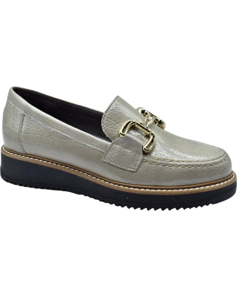 MOCASSIM PITILLOS EM COURO ENVERNIZADO BEGE COM ADORNO METÁLICO BEIGE