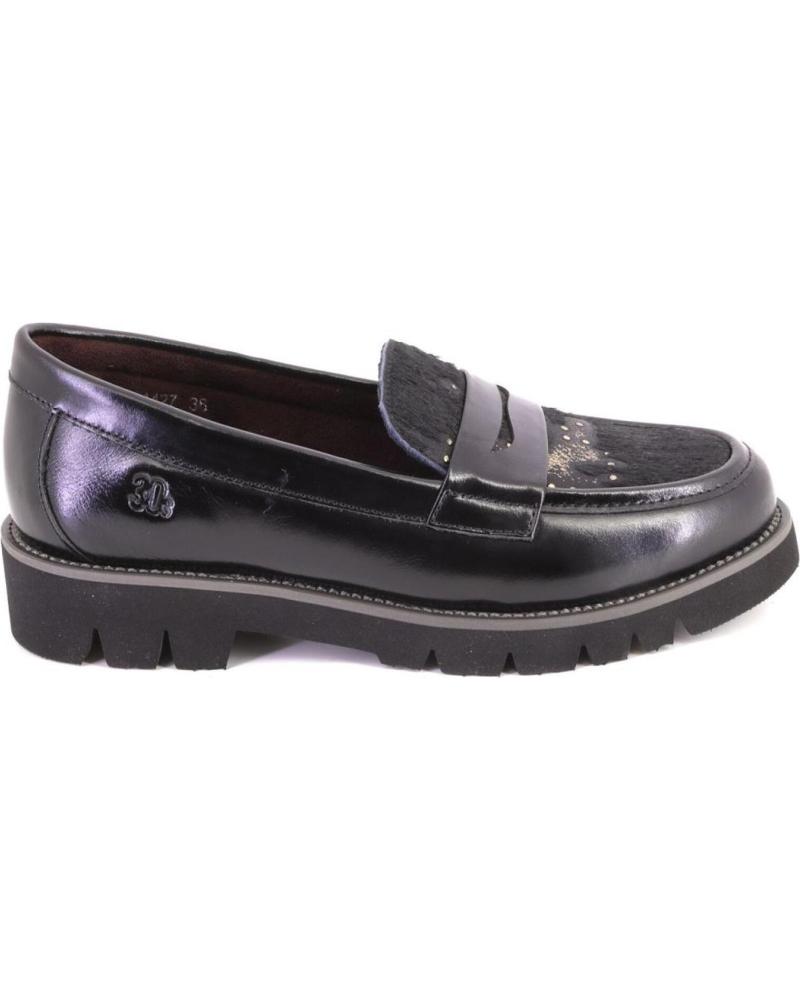 TREINTAS 4427: MOCASSINI IN PELLE NERA CON SUOLA CARRARMATO NEGRO