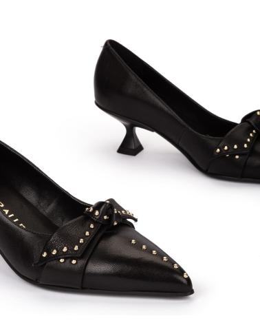 SAPATO DE SALTO PEDRO MIRALLES 29373 PRETO COM ADORNO DE TACHAS NEGRO