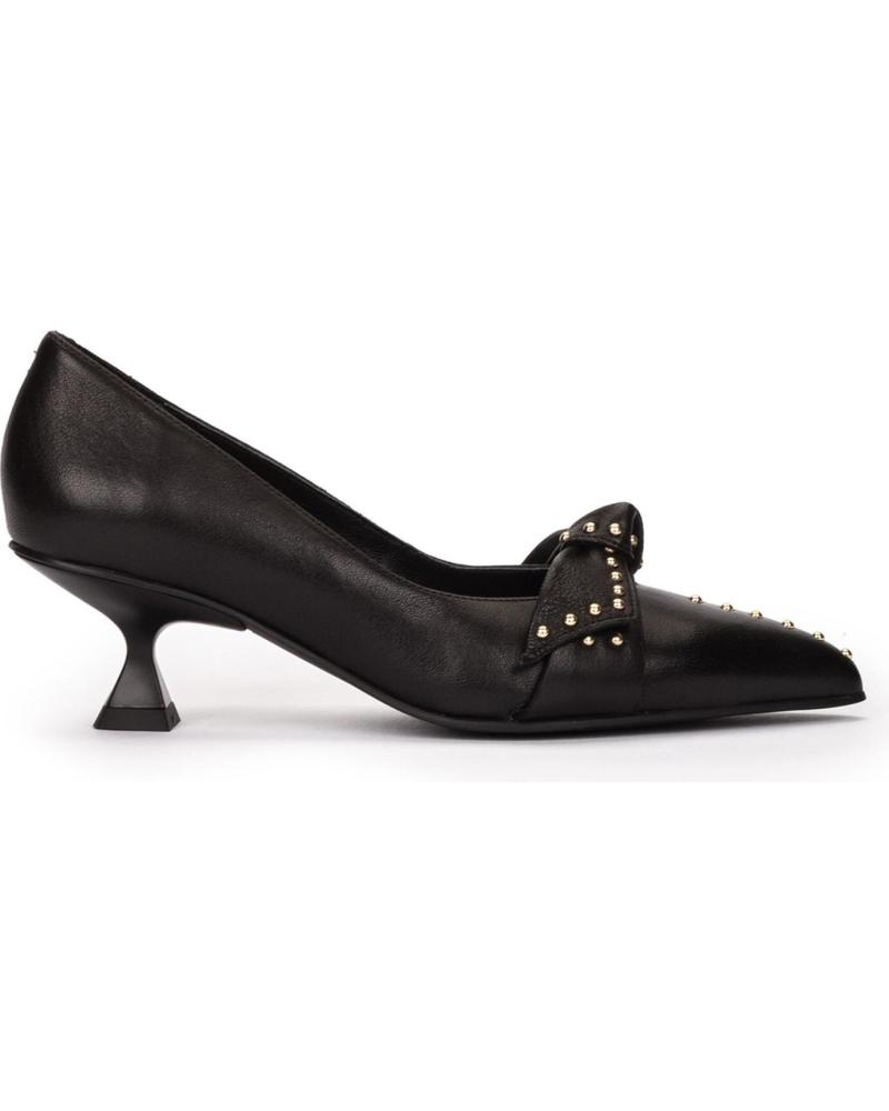 SAPATO DE SALTO PEDRO MIRALLES 29373 PRETO COM ADORNO DE TACHAS NEGRO