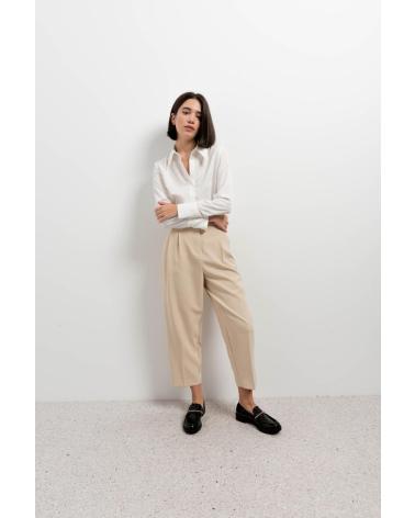 PUNTOSALAO PANTALON LOW WAIST CON PINZAS CORTE TOBILLERO PARA MUJER BEIGE