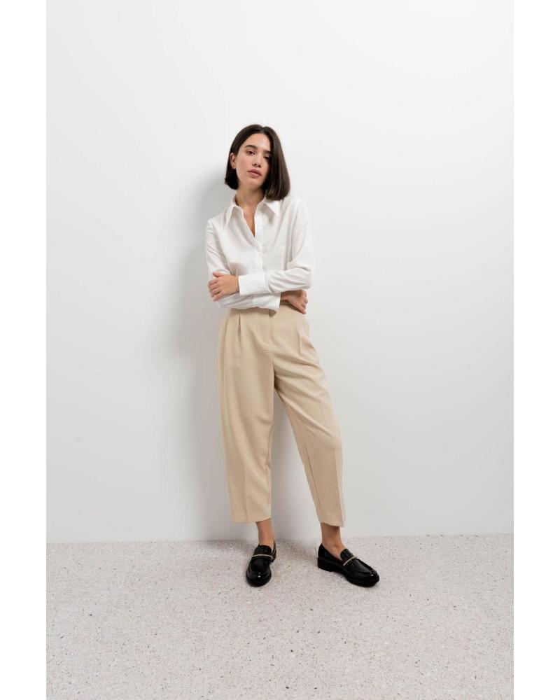 PUNTOSALAO PANTALON LOW WAIST CON PINZAS CORTE TOBILLERO PARA MUJER BEIGE
