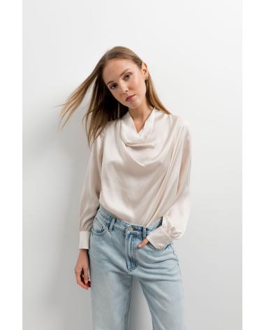 BLUSA PUNTOSALAO ACETINADA BEGE COM GOLA ALTA, LAÇOS E ABERTURA TRASEIRA BEIGE