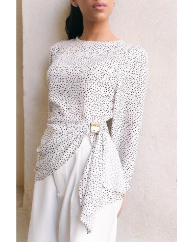 PUNTOSALAO BLUSA CRUDO CON APLIQUE DORADO Y DISEÑO CRUZADO BLANCO