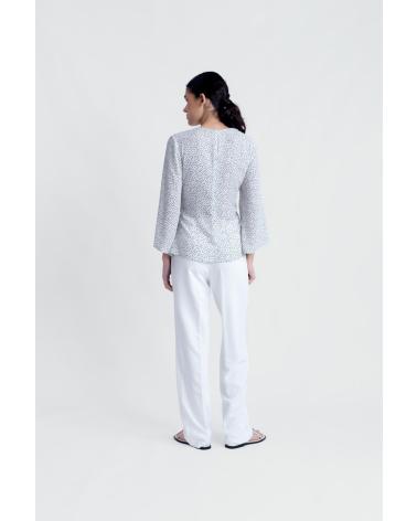 PUNTOSALAO BLUSA CRUDO CON APLIQUE DORADO Y DISEÑO CRUZADO BLANCO