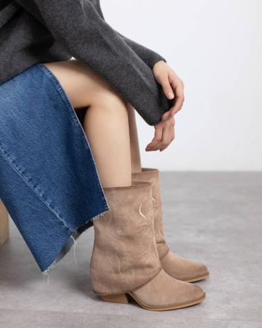 BOTA COWBOY XTI 144470 BEGE COM BORDADOS ESTILO WESTERN BEIGE