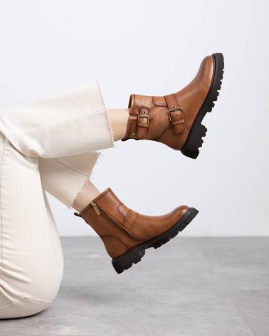 BOTA CARMELA 162591 CAMEL EM COURO COM FIVELAS CAMEL