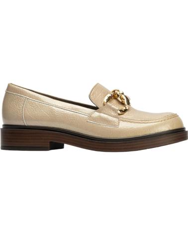 PITILLOS MOCASÍN DE CHAROL CON CADENA EN TONO ARENA ARENA