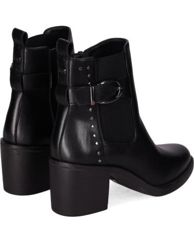 CHIKA10 STIEFELETTE NIHAL 01 SCHWARZ MIT MITTLEREM ABSATZ, SCHNALLE UND NIETEN NEGRO-BLACK
