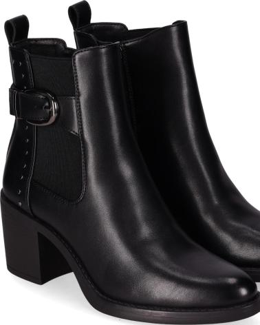 CHIKA10 STIEFELETTE NIHAL 01 SCHWARZ MIT MITTLEREM ABSATZ, SCHNALLE UND NIETEN NEGRO-BLACK