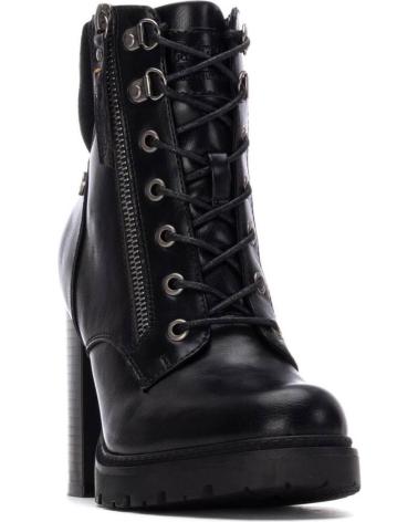 BOTÍN REFRESH 17292601 NEGRO CON CORDONES Y TACÓN ANCHO NEGRO