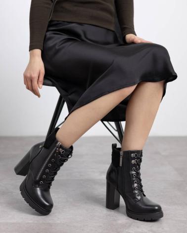BOTÍN REFRESH 17292601 NEGRO CON CORDONES Y TACÓN ANCHO NEGRO