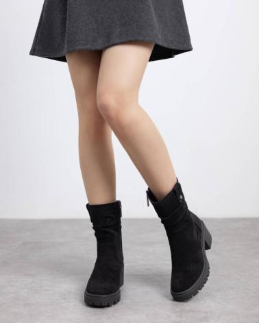 BOTAS REFRESH 173021 PRETO COM SOLA TRATORADA E DETALHE FRANZIDO NEGRO