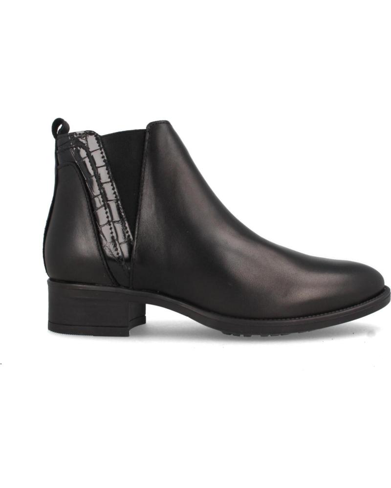 BOTÍN MARILA MIRIAM NEGRO CON TACÓN BAJO Y DETALLE LATERAL NEGRO