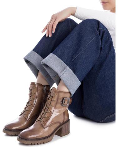 BOTA CANO CURTO XTI 144276 BEGE COM FIVELAS E SOLA TRATORADA BEIGE