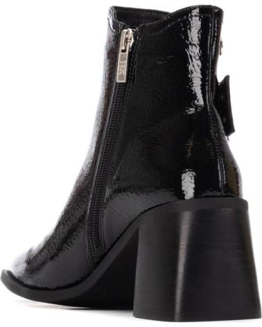 BOTINS DE SALTO XTI 144315 PRETOS COM FIVELA NEGRO