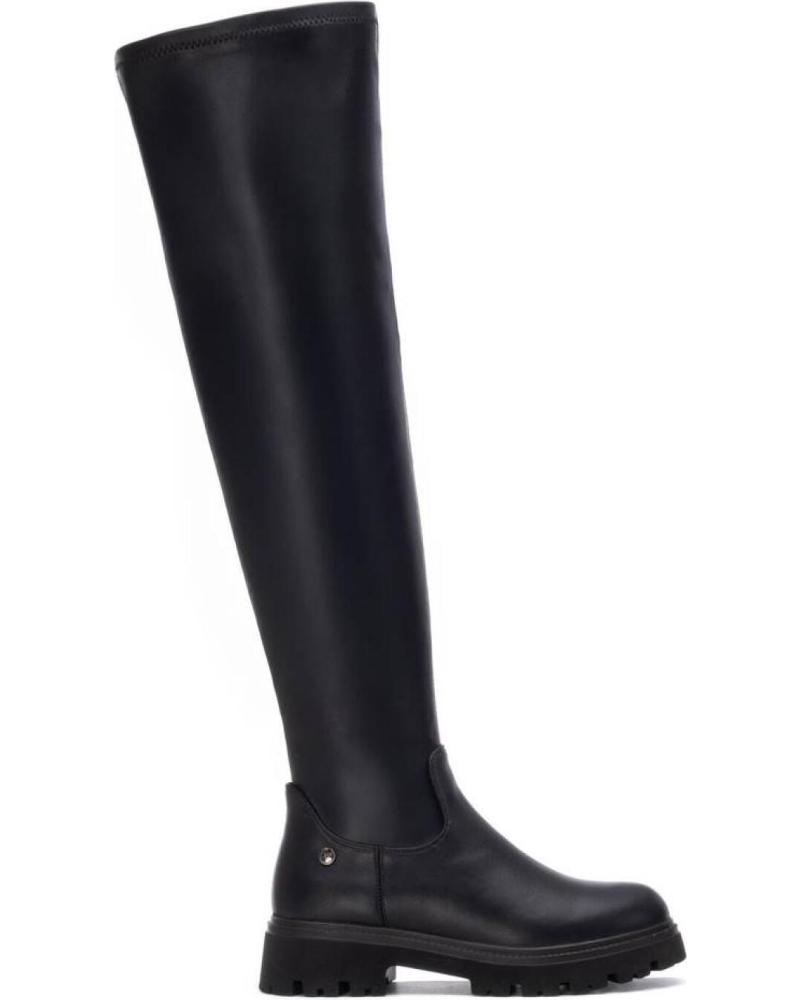 BOTA MOSQUETEIRA XTI 144392 PRETA COM SOLA TRATORADA NEGRO