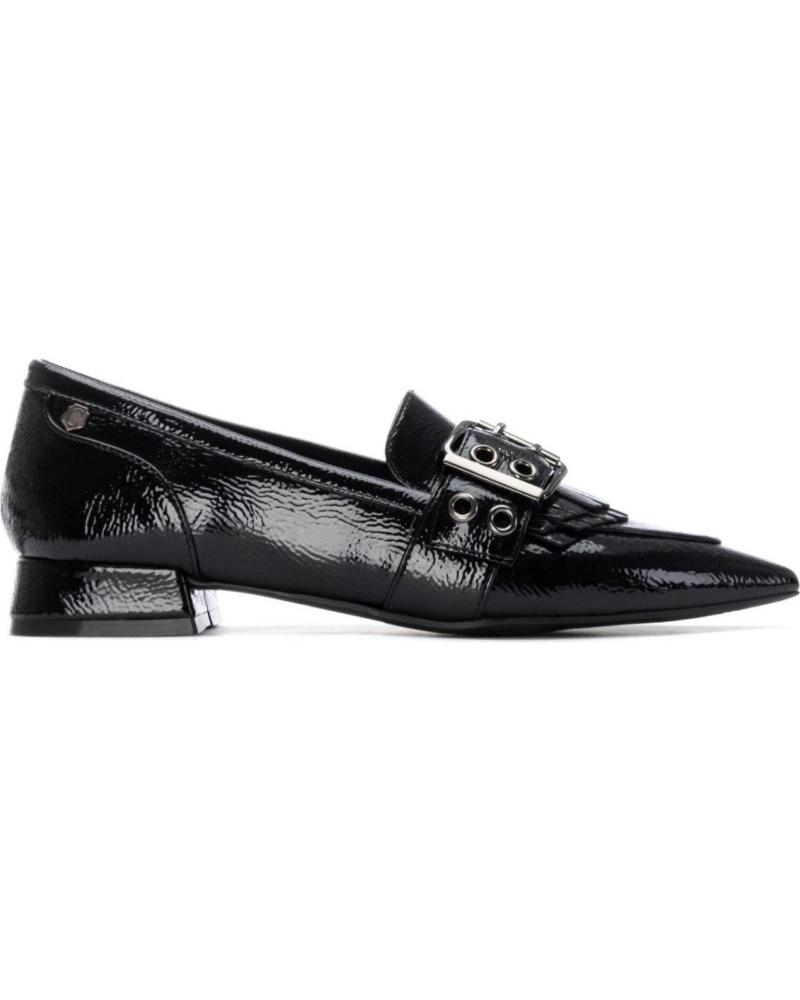 MOCASÍN CARMELA 162558 NEGRO CHAROL NEGRO