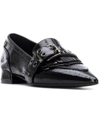 MOCASÍN CARMELA 162558 NEGRO CHAROL NEGRO