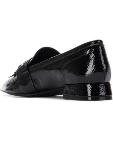 MOCASÍN CARMELA 162558 NEGRO CHAROL NEGRO
