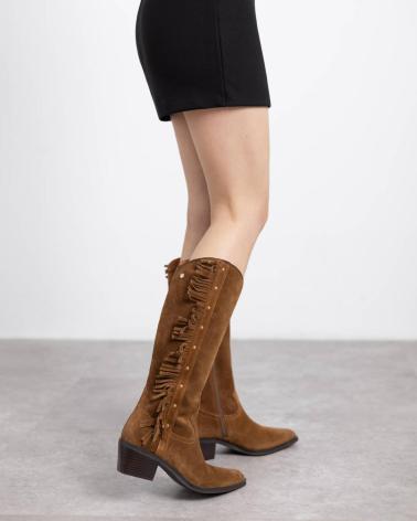 BOTA ALTA CARMELA 162664 COWBOY DE SERRAJE MARRÓN CON FLECOS CAMEL