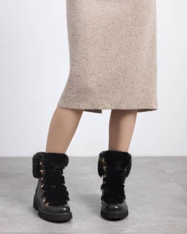 CARMELA 162668 SCHWARZE BERGSTIEFEL MIT LAMMFELLFUTTER UND METALLSCHNÜRSENKELN NEGRO