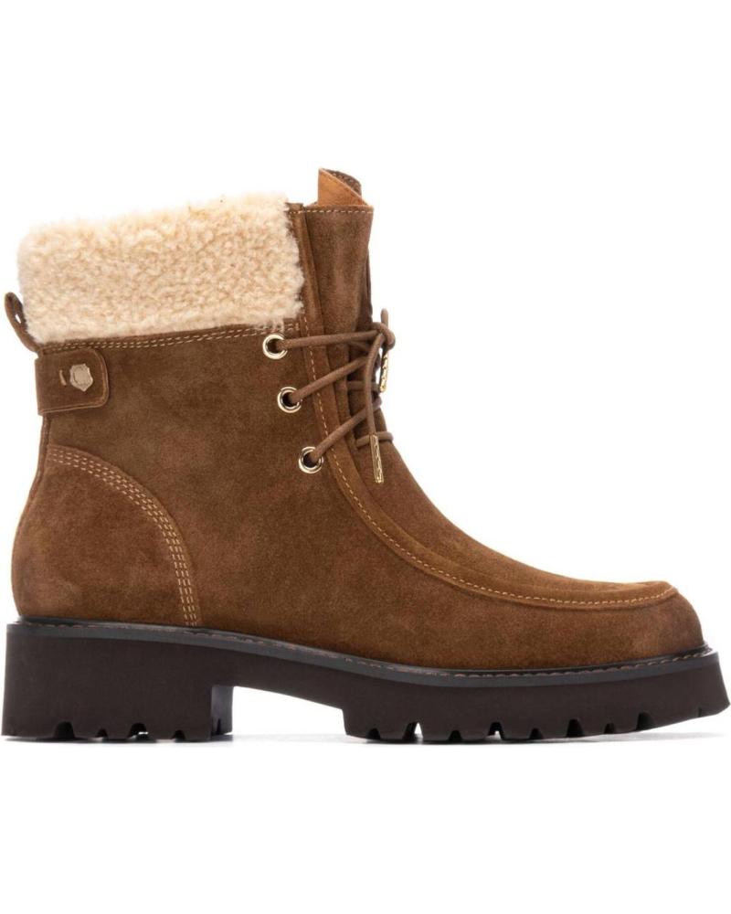 BOTÍN CARMELA 162717 CAMEL CON FORRO DE BORREGUILLO Y CORDONES CAMEL