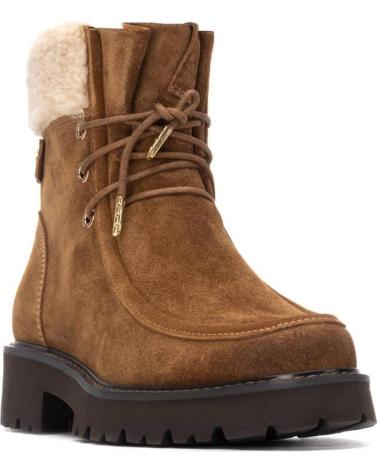 BOTÍN CARMELA 162717 CAMEL CON FORRO DE BORREGUILLO Y CORDONES CAMEL