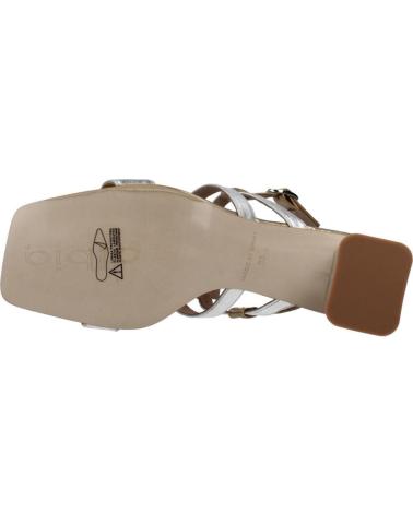 DIBIA SANDALIAS DIBIA 14507D CON TACÓN BLOQUE Y DETALLE GEOMÉTRICO PLATA