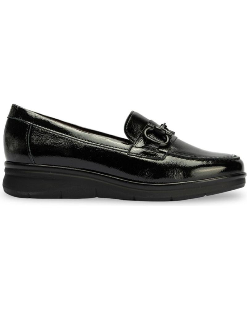 MOCASSINS PITILLOS 10701 DE VERNIZ PRETO COM ADORNO METÁLICO NEGRO