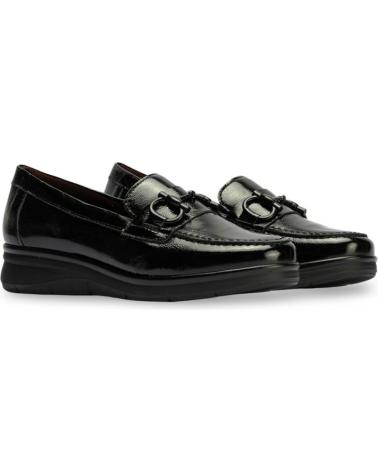 MOCASSINS PITILLOS 10701 DE VERNIZ PRETO COM ADORNO METÁLICO NEGRO