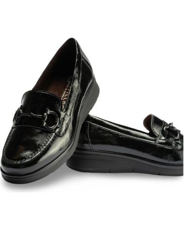 MOCASSINS PITILLOS 10701 DE VERNIZ PRETO COM ADORNO METÁLICO NEGRO