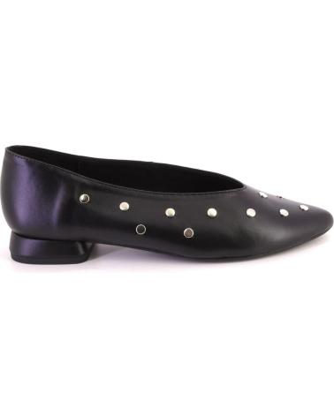 SAPATO RASTEIRO KAMINA TACHAS DE COURO PRETO NEGRO